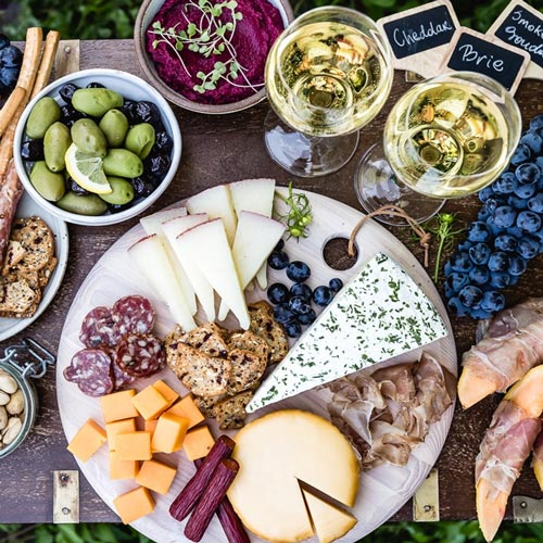 Noite de Queijos e Vinhos: Como preparar e o que servir