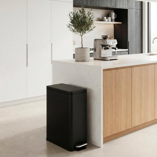 Balde do Lixo ASTIKOS com Pedal Preto 30L