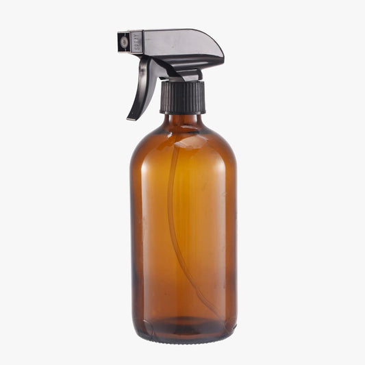 Frasco spray de vidro âmbar 500ml com gatilho preto para limpeza doméstica e óleos essenciais.