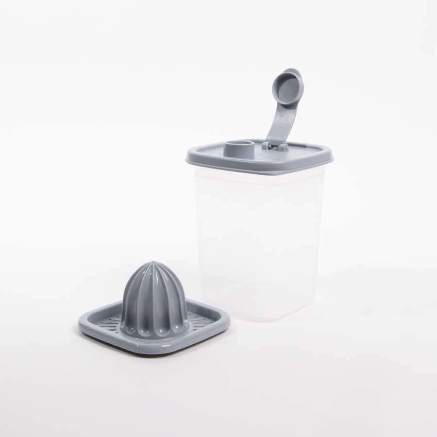 Garrafa com Espremedor e Escorredor AROA Cinza 1L